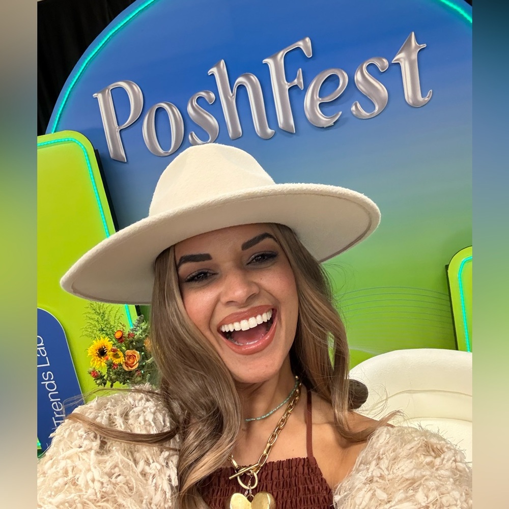 @chantall_me is LIVE! - Picture 17 of 17